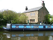 Nice farmhouse and narrow boat 'Lucy Puss'